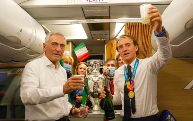 开云下载-【揭秘】曼奇尼不再沉默，被迫辞职只因足协冷暴力？