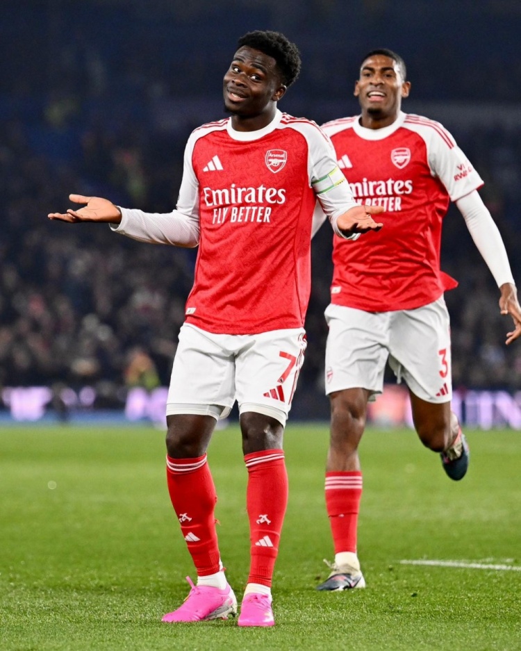 开云APP-值得纪念！萨卡社媒晒照，庆祝达成阿森纳生涯300场里程碑+取胜