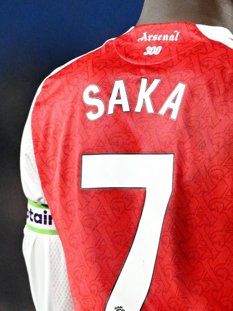 开云APP-值得纪念！萨卡社媒晒照，庆祝达成阿森纳生涯300场里程碑+取胜