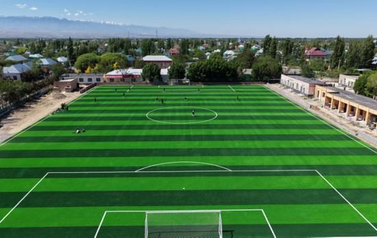 开云中国-新疆伊宁一青年投资500万元，在当地自建FIFA标准足球场